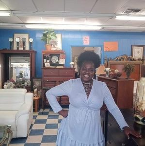 Meet your Posher, Adria